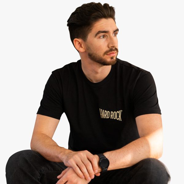 0886676211182_Model-1